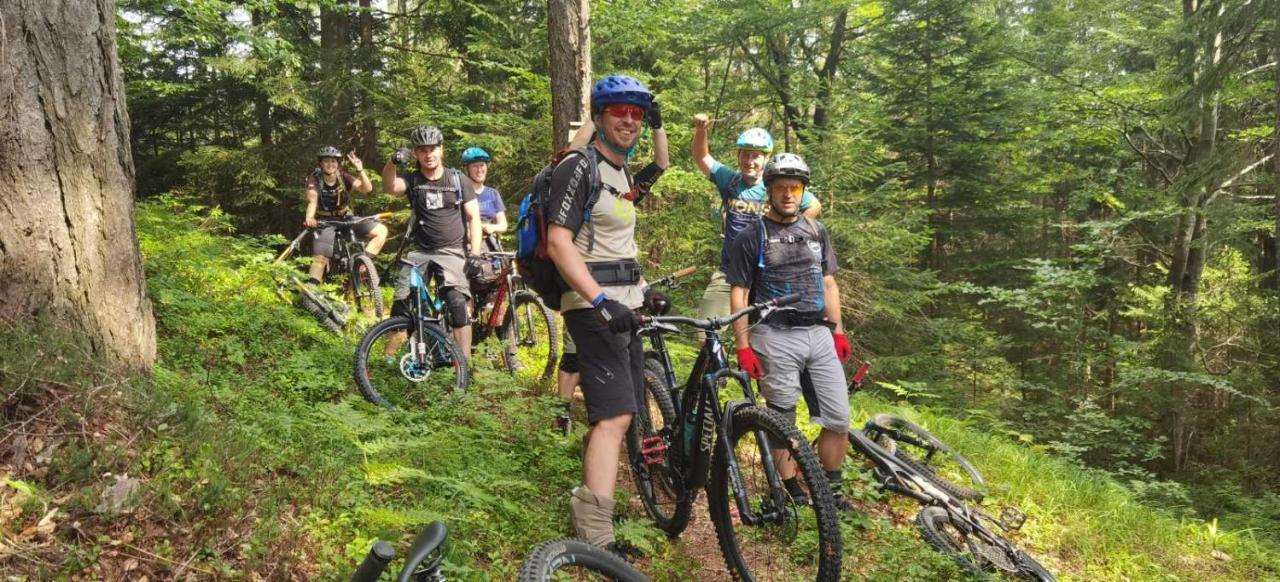 Bikeski Family Hotel, B&B, Apartaments, Rooms Mezica Ngoại thất bức ảnh
